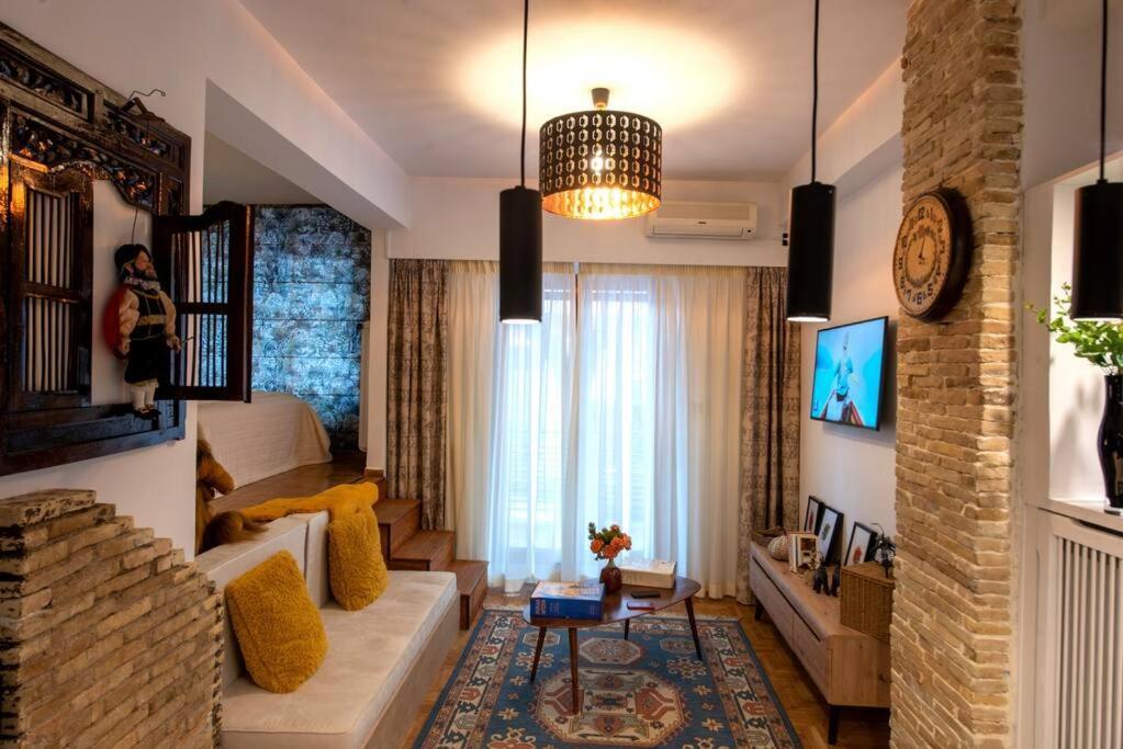 Avant-garde Apartment *